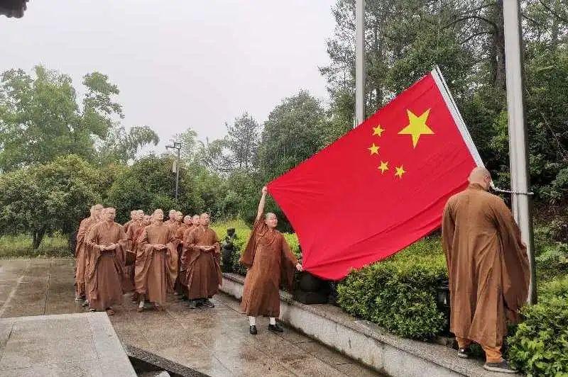 江苏发现父女合葬墓,出土900枚“仙丹”,专家化验后愤怒不已!