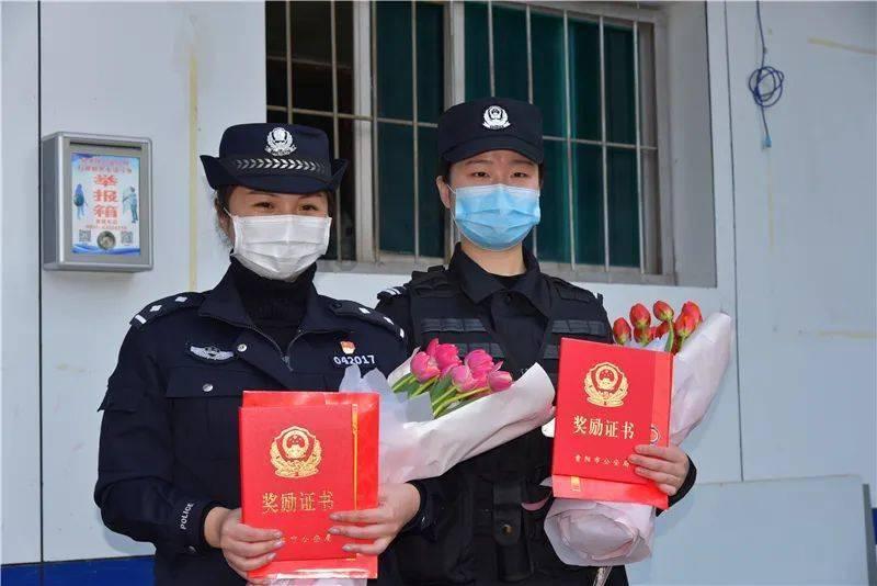 盐城20多名“小书法家”挥毫送春联